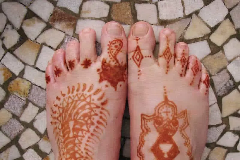 henna feet