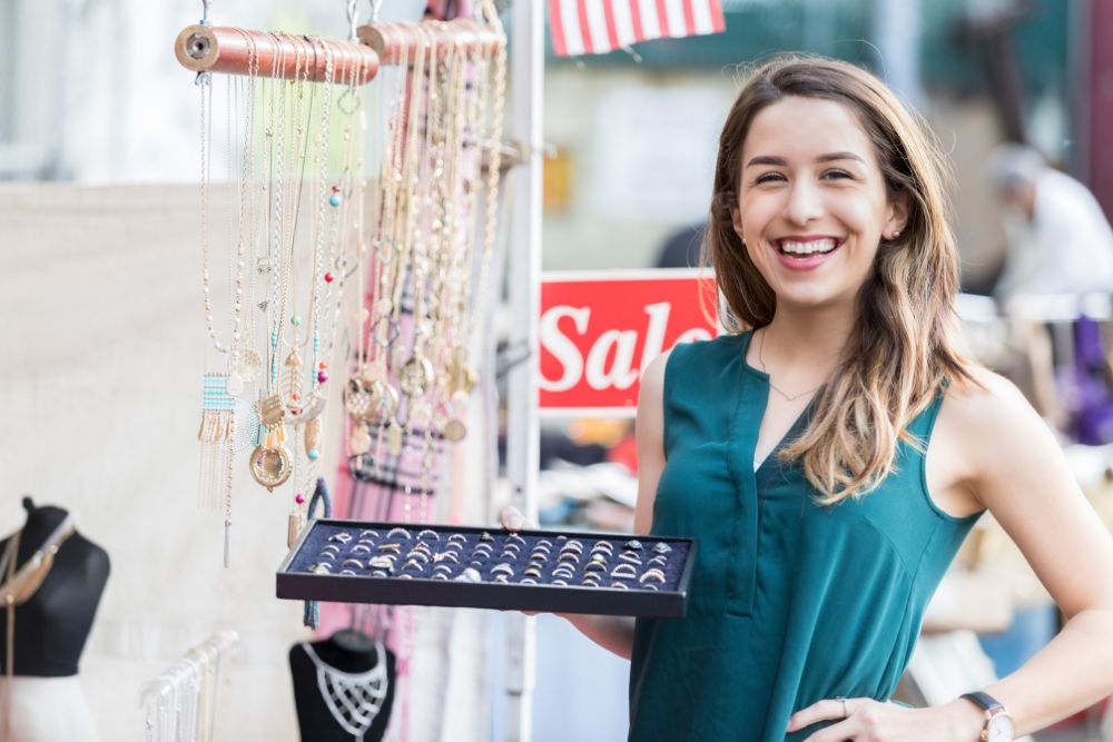 Image via Canvas - Street selling Jewelry