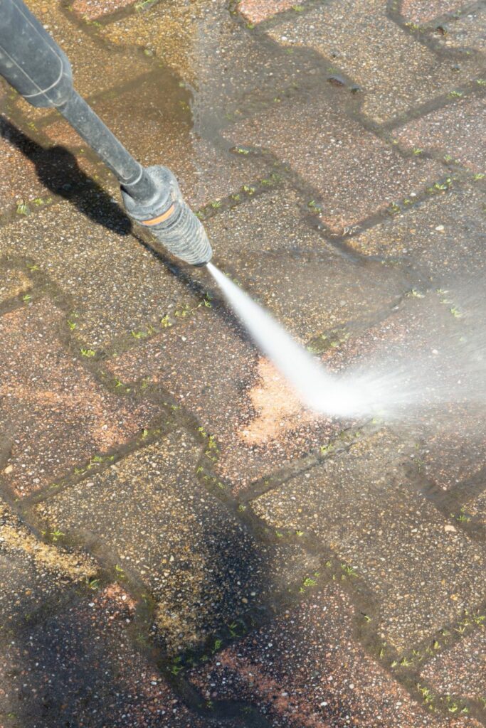 Image via Canvas - cleaning floor with pressure water